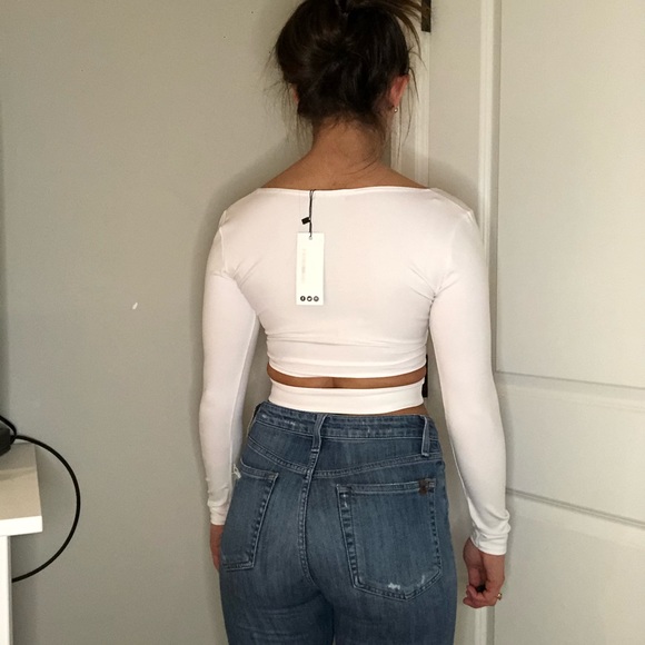 BOOHOO WHITE LONG SLEEVE CROP - Picture 2 of 4